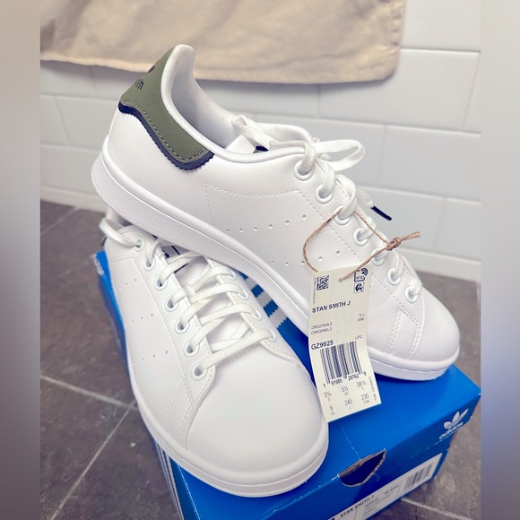 adidas Shoes - Adidas White Stan Smith Sneakers | SIZE 6 | Olive Green Back | NEVER WORN